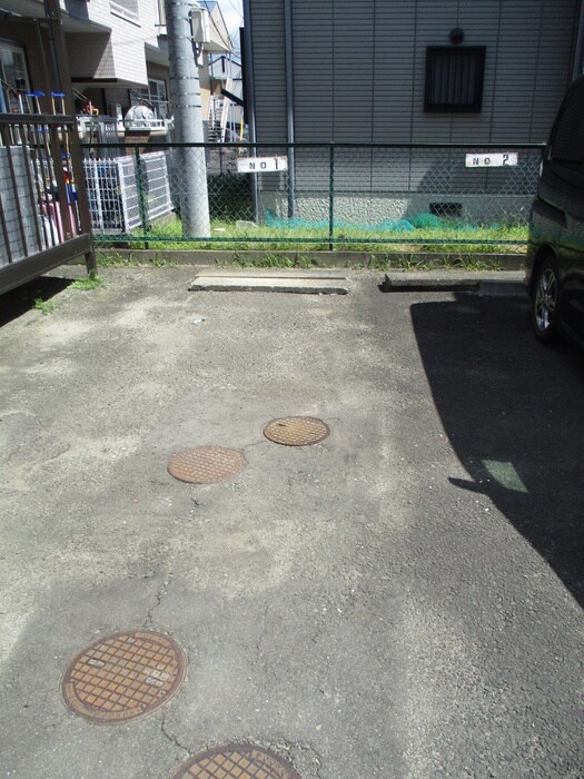 物件外観写真4　(駐車場)