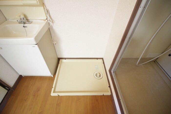 物件内観写真12　(洗濯機置場)