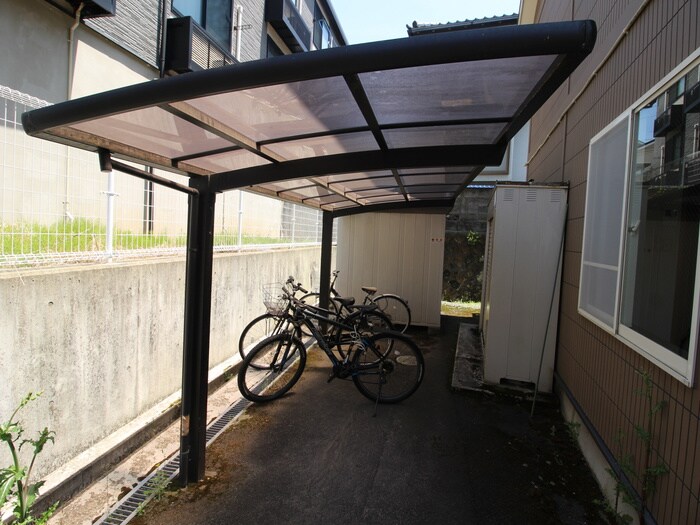物件外観写真5　(駐輪場)