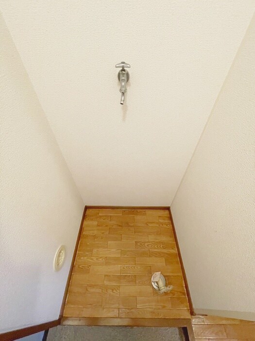 物件内観写真16　(洗濯機置場)