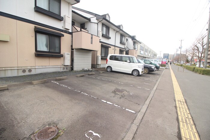 物件外観写真4　(駐車場)