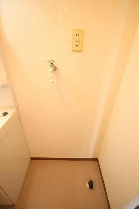 物件内観写真15　(洗濯機置場)