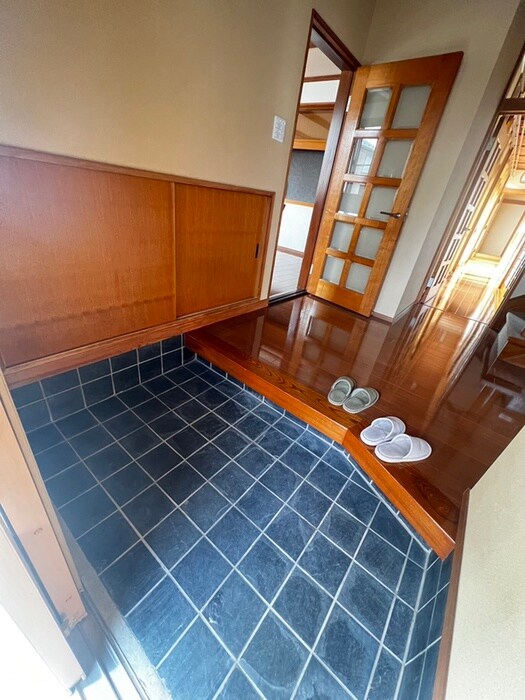 物件内観写真9　(玄関)