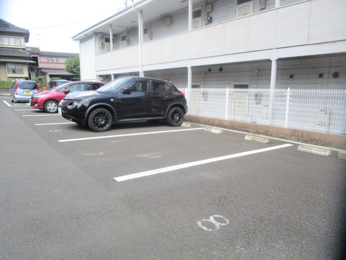 ロフティ遠藤の駐車場