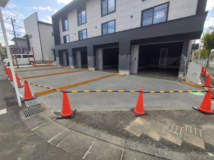 物件外観写真5　(エントランス部分)