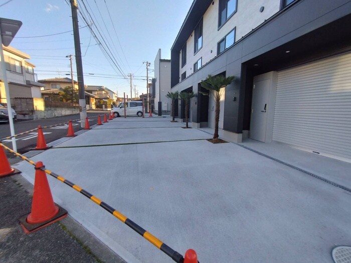 物件外観写真5　(駐車場)