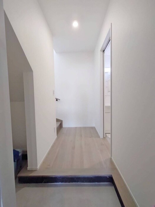 物件内観写真13　(玄関)