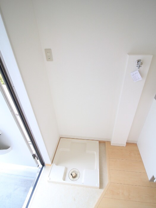 物件内観写真13　(洗濯機置場)