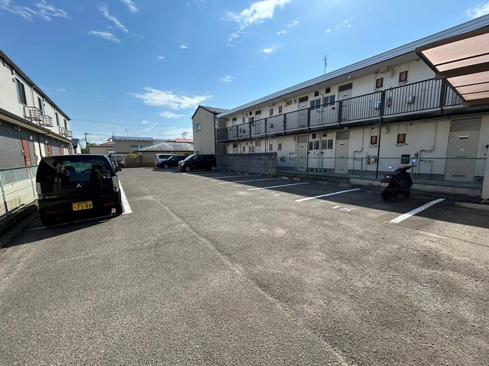 物件外観写真4　(駐車場)
