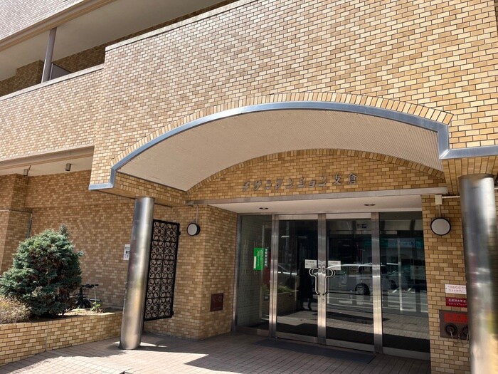 物件外観写真6　(エントランス部分)