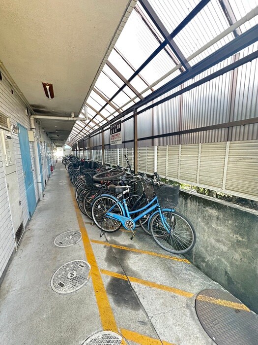 物件外観写真3　(駐輪場)