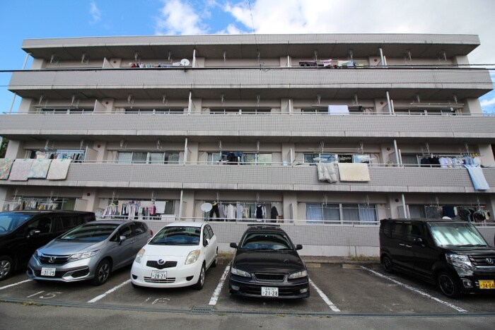 物件外観写真2　(駐車場)