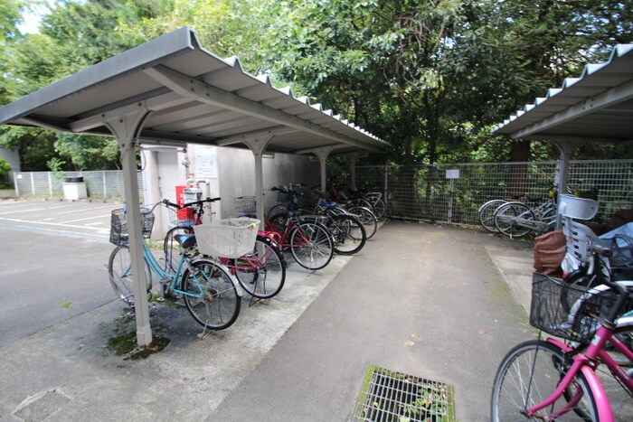 物件外観写真4　(駐輪場)