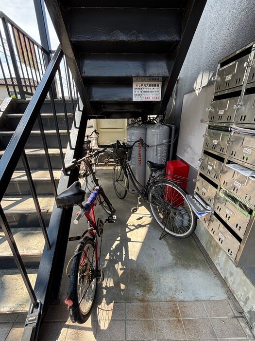 物件外観写真4　(駐輪場)