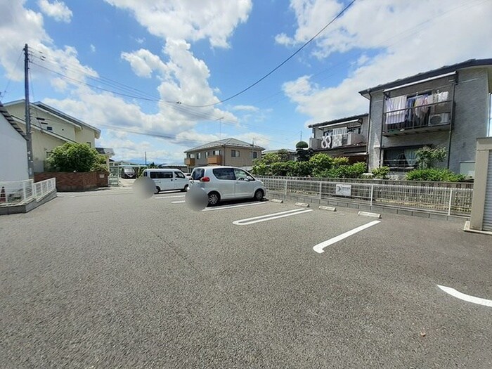 物件外観写真2　(駐車場)