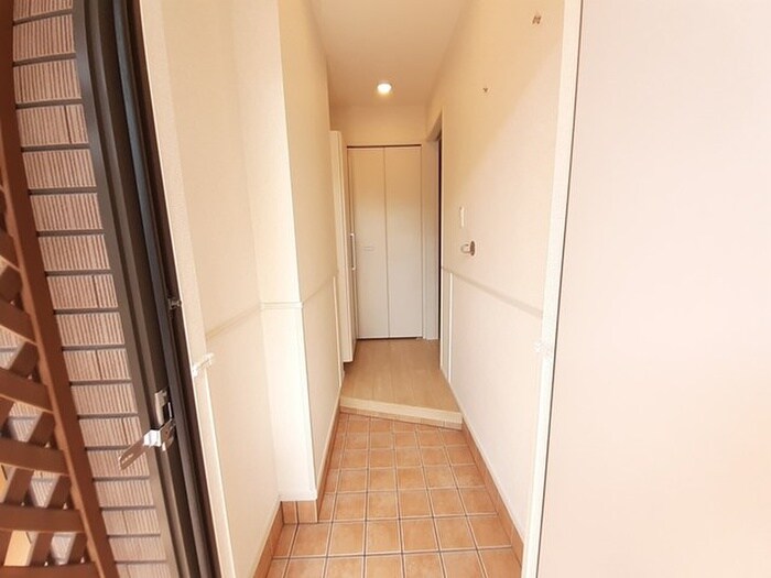 物件内観写真10　(玄関)