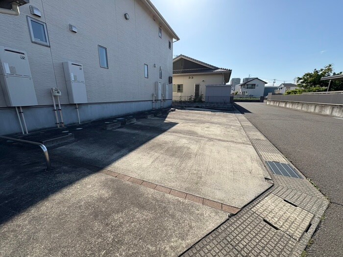 物件外観写真4　(駐車場)