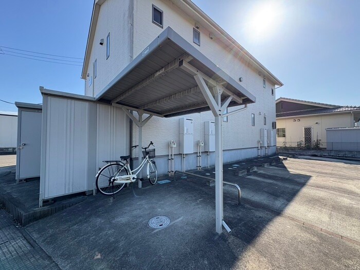 物件外観写真6　(駐輪場)
