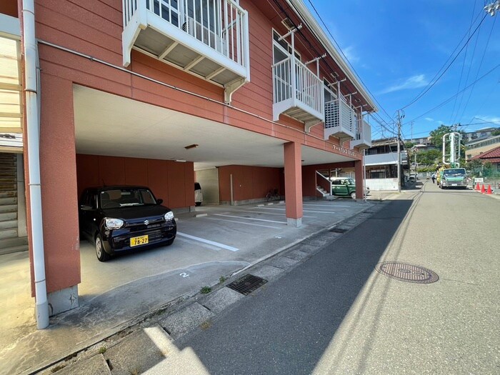 物件外観写真2　(駐車場)