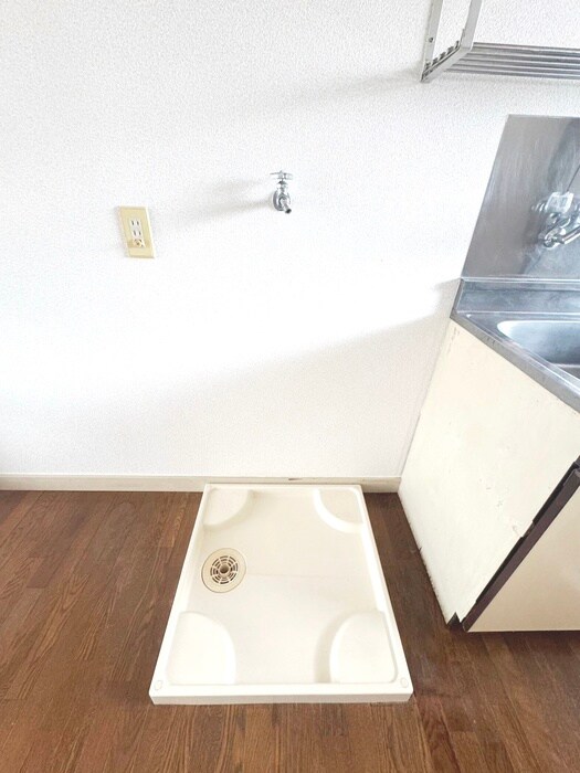 物件内観写真12　(洗濯機置場)