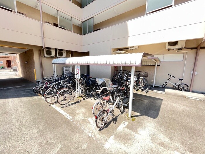 物件外観写真4　(駐輪場)