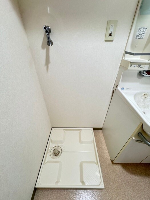 物件内観写真14　(洗濯機置場)