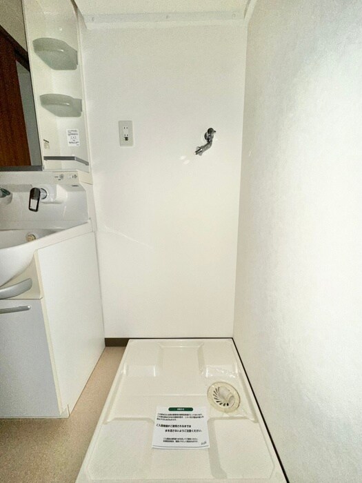 物件内観写真15　(洗濯機置場)