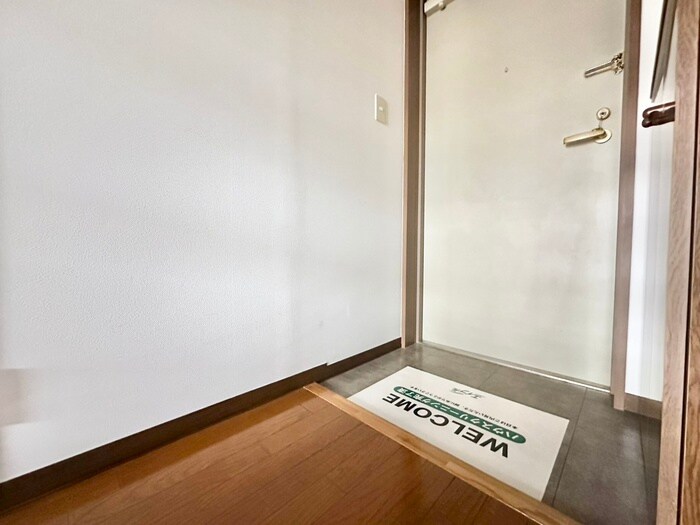 物件内観写真17　(玄関)