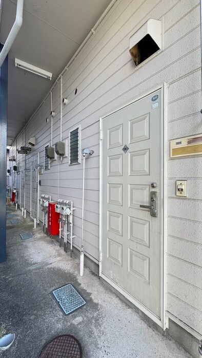 物件外観写真6　(エントランス部分)