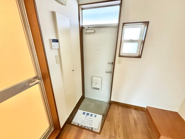 物件内観写真17　(玄関)