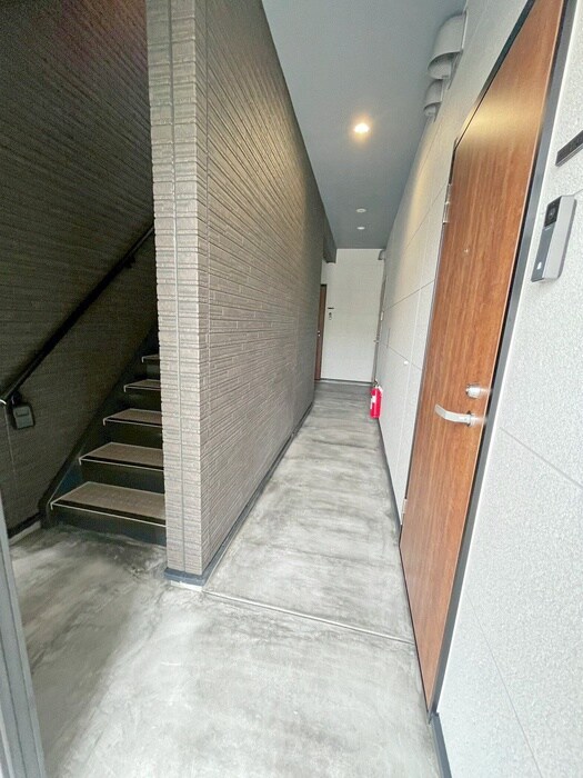 物件外観写真5　(エントランス部分)