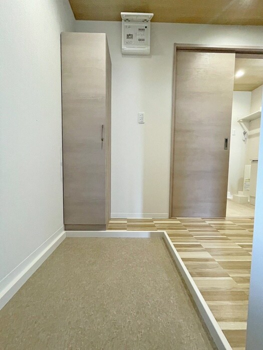 物件内観写真16　(玄関)