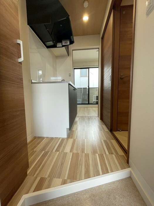 物件内観写真16　(玄関)