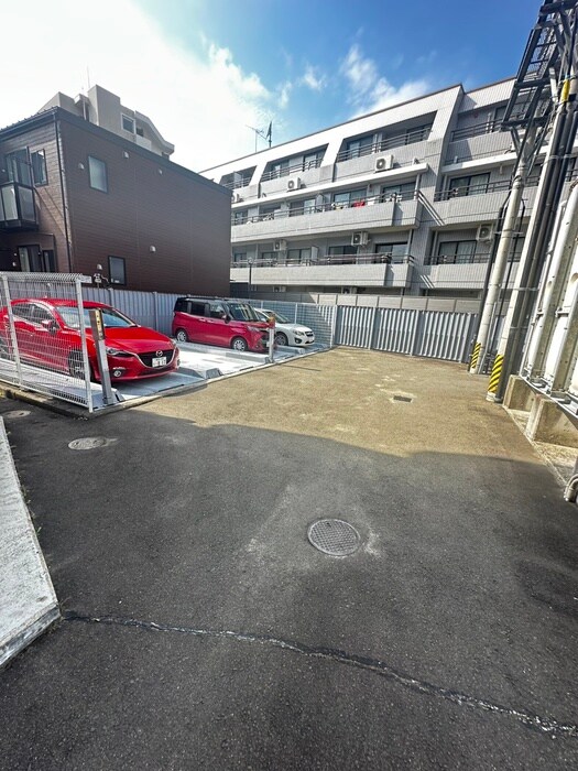 物件外観写真4　(駐車場)