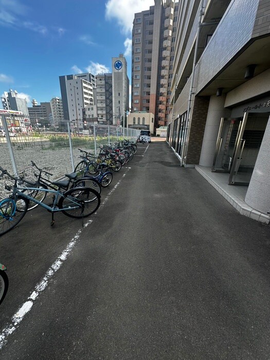 物件外観写真5　(駐輪場)