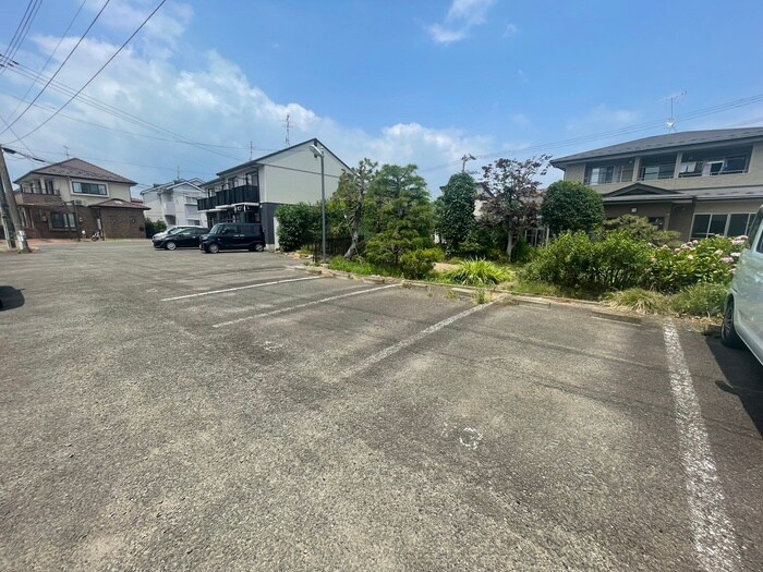 物件外観写真2　(駐車場)