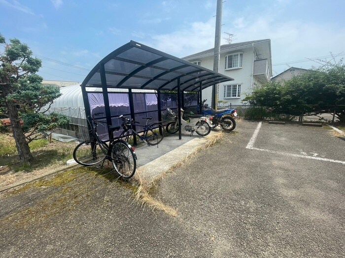 物件外観写真3　(駐輪場)