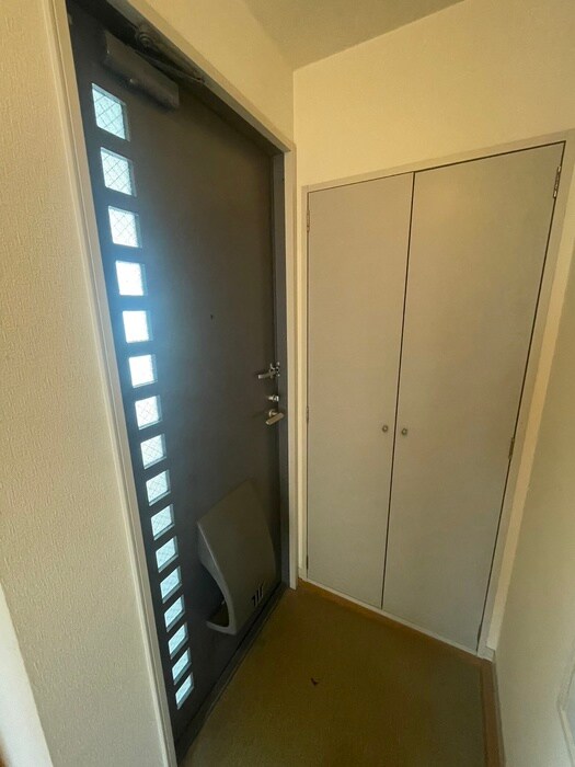 物件内観写真16　(玄関)