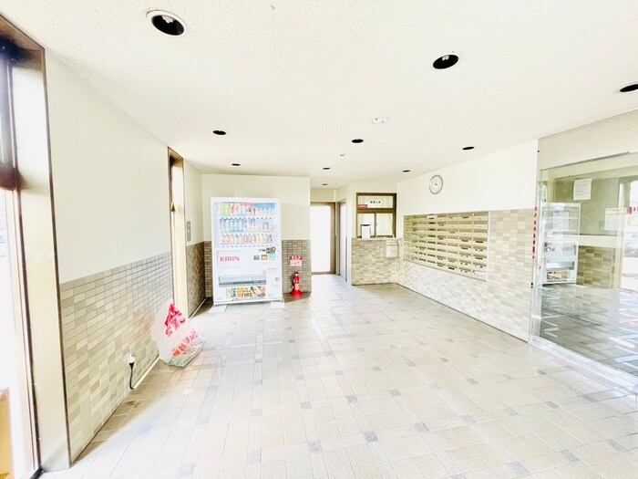 物件外観写真3　(エントランス部分)