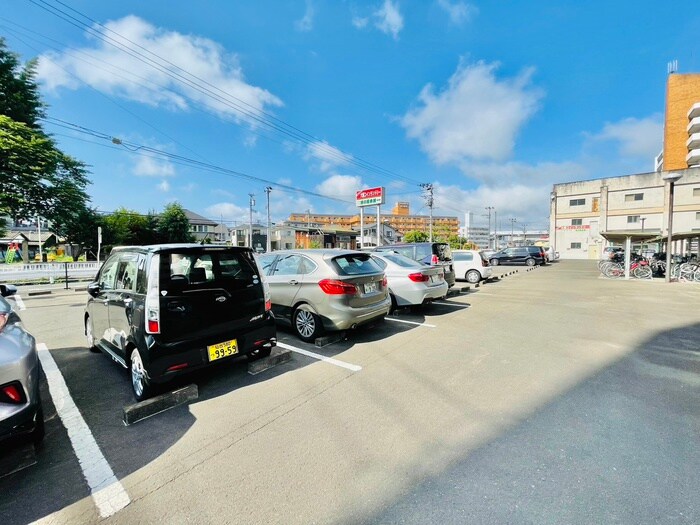 物件外観写真4　(駐車場)