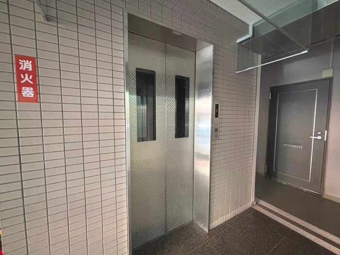 物件外観写真4　(エントランス部分)