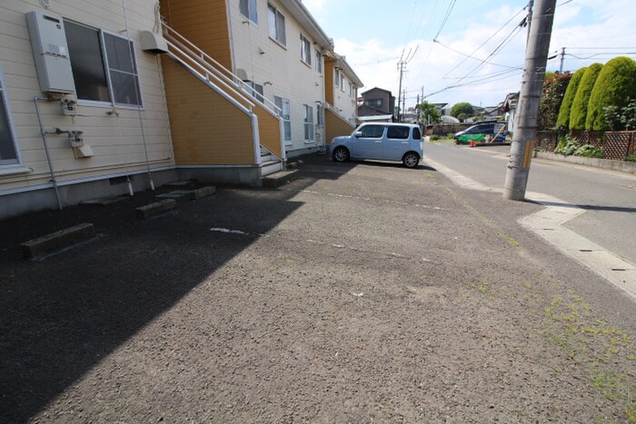物件外観写真5　(駐車場)
