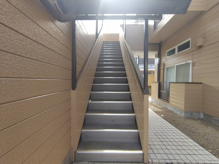 物件外観写真4　(エントランス部分)