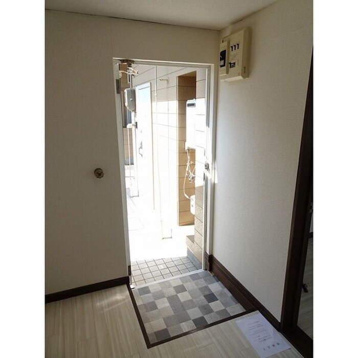 物件内観写真13　(玄関)