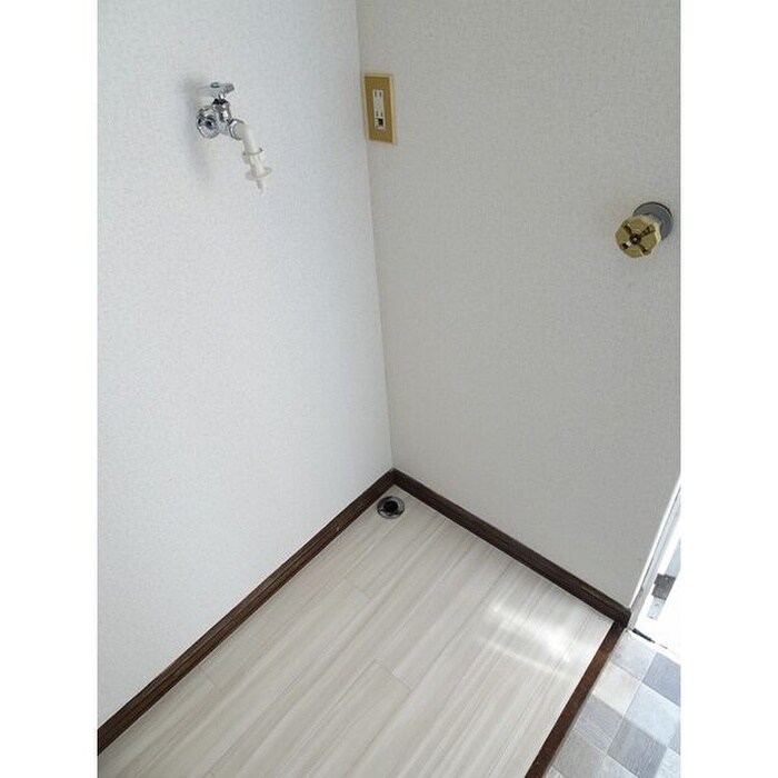 物件内観写真15　(洗濯機置場)