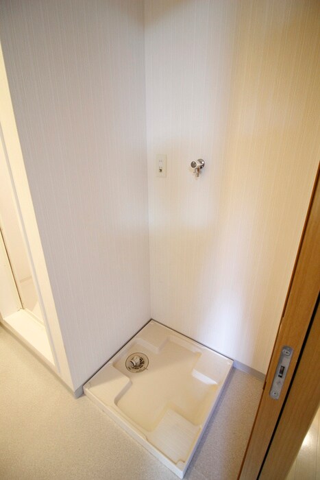 物件内観写真16　(洗濯機置場)