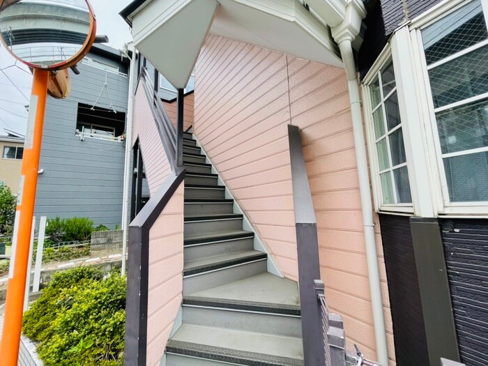 物件外観写真4　(エントランス部分)