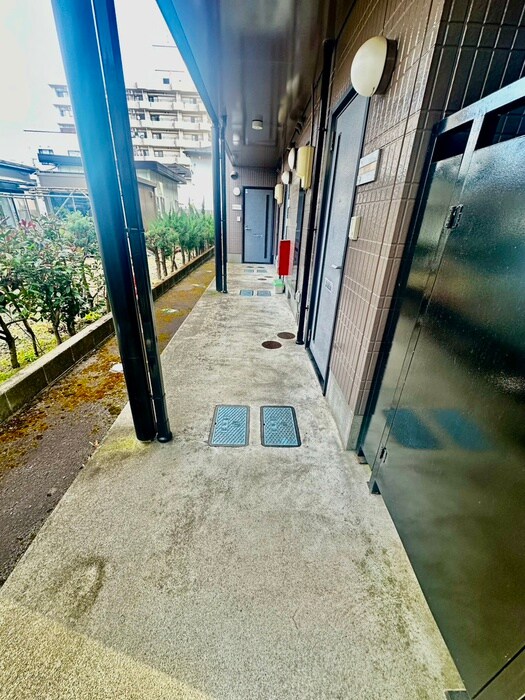 物件外観写真3　(エントランス部分)