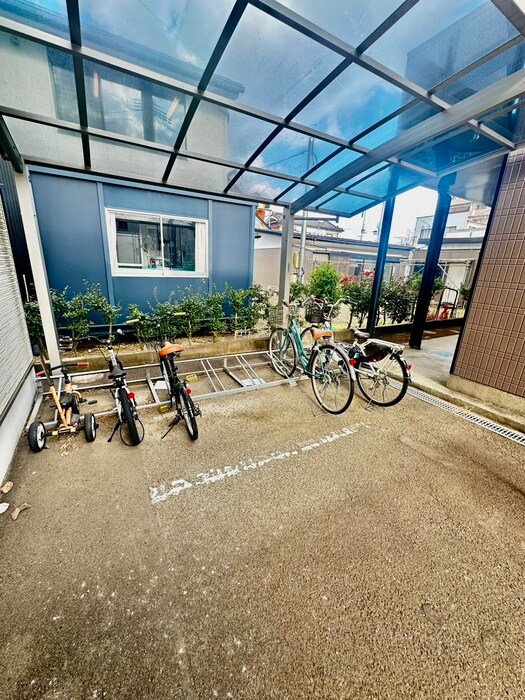 物件外観写真4　(駐輪場)