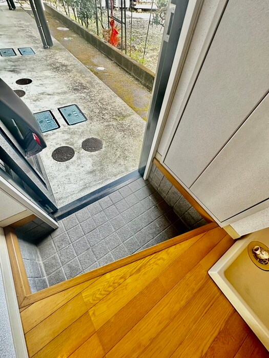 物件内観写真18　(玄関)